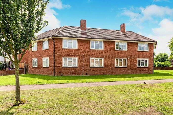 1 Bedroom Maisonette Flat To Rent In Strathmore Court, Strathmore Avenue, Hitchin, Hertfordshire, SG5