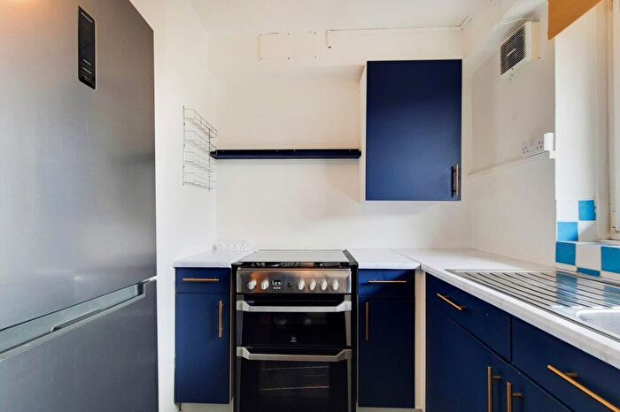 1 Bedroom Flat To Rent In Grove Street, Rochfort House Grove Street, SE8
