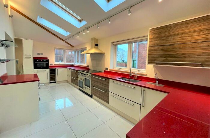 4 Bedroom House To Rent In Cowick Street, Exeter, EX4