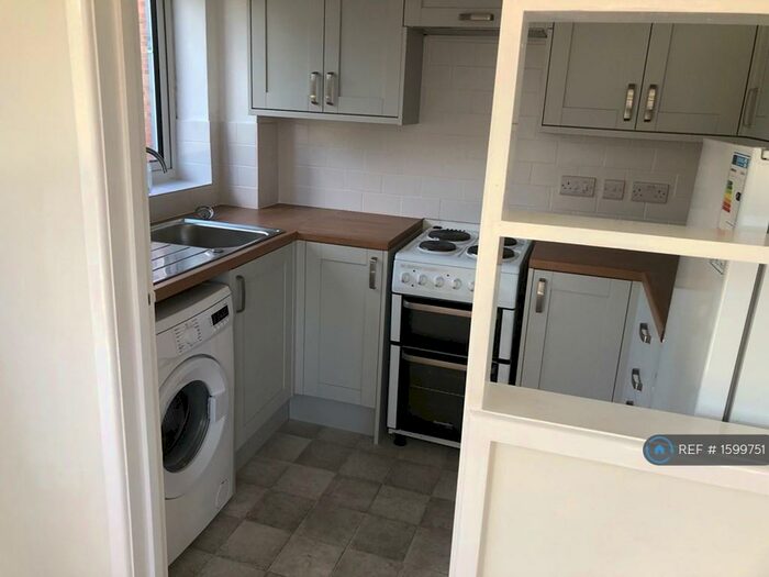 1 Bedroom Flat To Rent In Stephens Court, Romsey, SO51