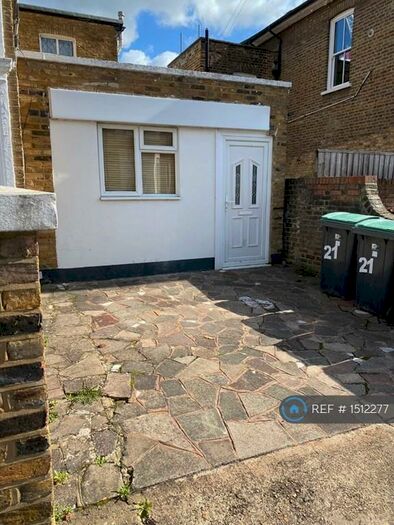 Studio To Rent In Bedford Road, London, N15