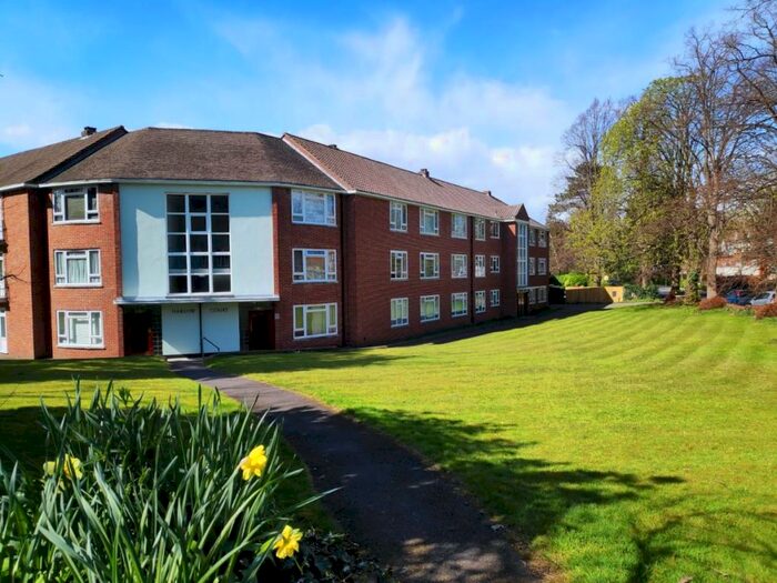 3 Bedroom Flat To Rent In Wray Common Road, Reigate, RH2