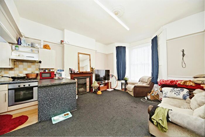 1 Bedroom Flat For Sale In Oakfield Road, Croydon, CR0