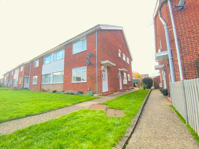 1 Bedroom Flat To Rent In Cedar Walk, Waltham Abbey EN9