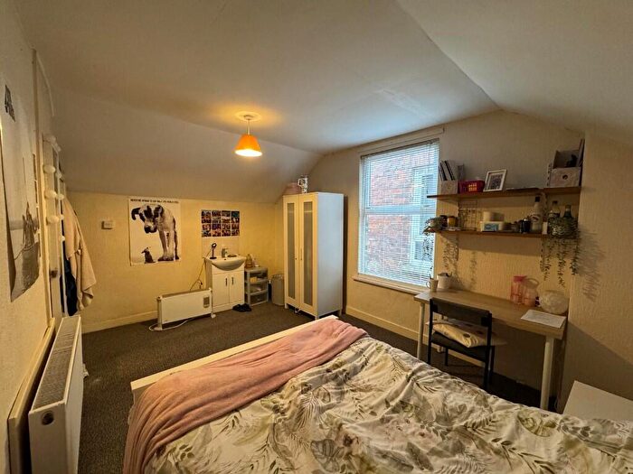 4 Bedroom Semi-Detached House To Rent In City Road, Nottingham, Nottinghamshire, NG7