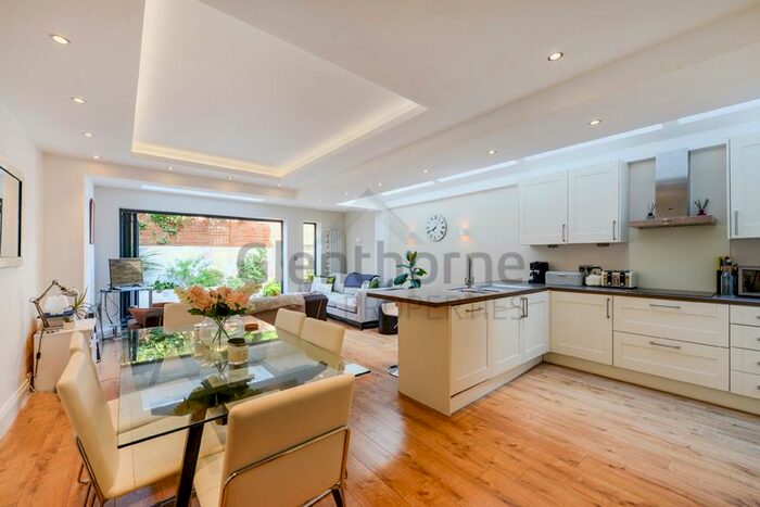 2 Bedroom Flat To Rent In Fulham Palace Road, London, SW6