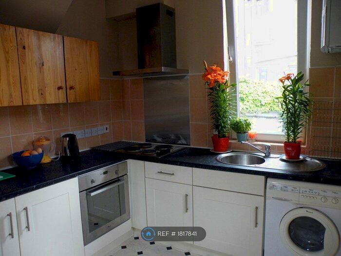 3 Bedroom Flat To Rent In Newington, Edinburgh, EH9