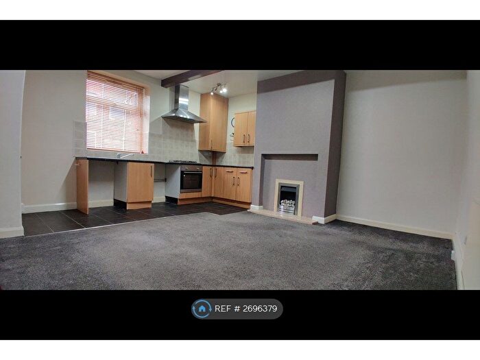 2 Bedroom End Terrace House To Rent In Batley Road, Heckmondwike, WF16