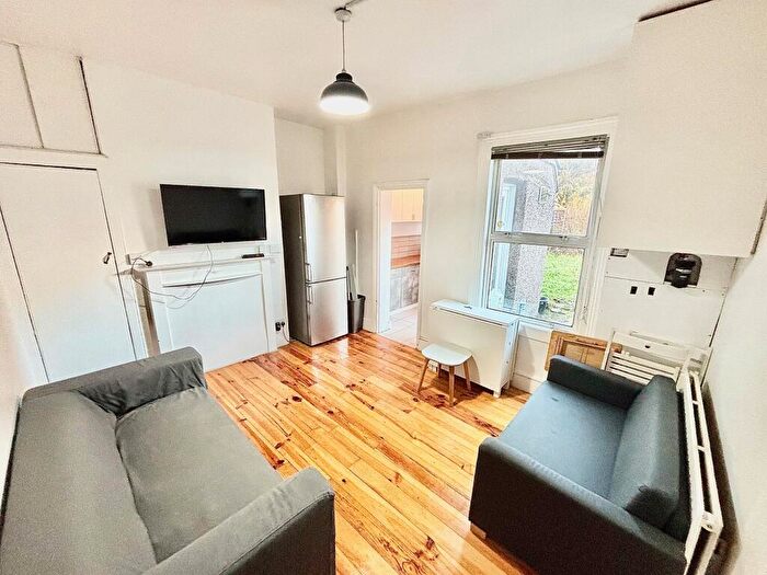 4 Bedroom House To Rent In Carlyle Road, London, E12