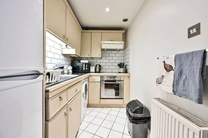 1 Bedroom Flat To Rent In Barkston Gardens, South Kensington, London, SW5