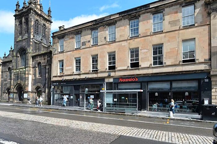 3 Bedroom Flat To Rent In George Iv Bridge, Central, Edinburgh, EH1