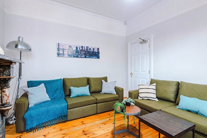 6 Bedroom Terraced House To Rent In Seely Road, Nottingham, NG7