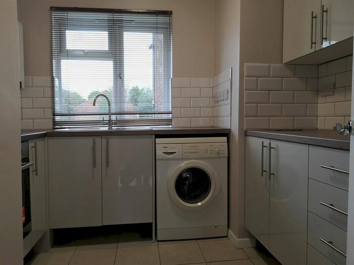 2 Bedroom Flat To Rent In Palace View, London, SE12