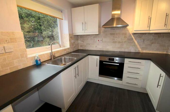 2 Bedroom Flat To Rent In The Mall, Dunstable, LU5