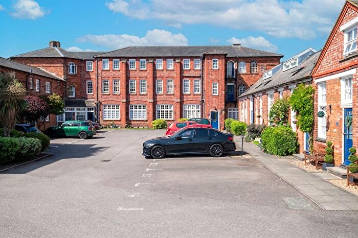 2 Bedroom Flat For Sale In Irthlingborough Road, Wellingborough, NN8