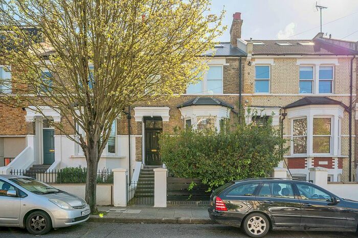 1 Bedroom Flat To Rent In Devonport Road, Shepherd's Bush, London, W12