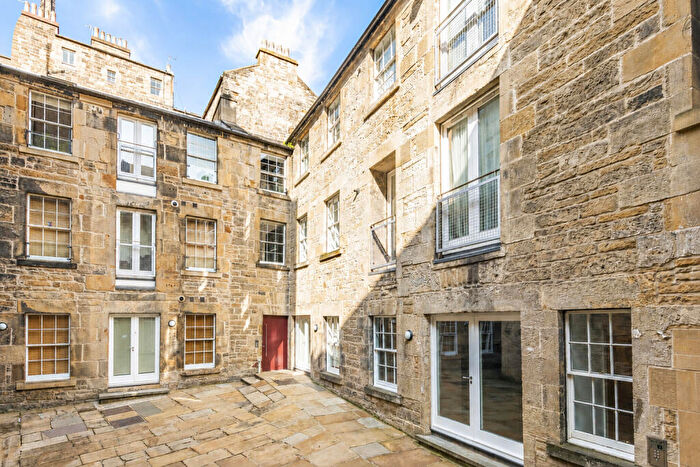 Studio For Sale In Edmonstone's Close, Old Town, Edinburgh, EH1