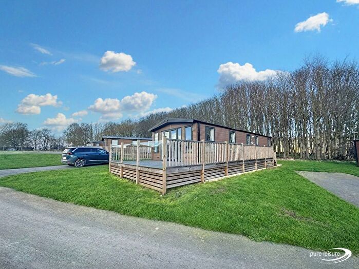 3 Bedroom Lodge For Sale In Flamborough Road, Sewerby, Bridlington, YO15