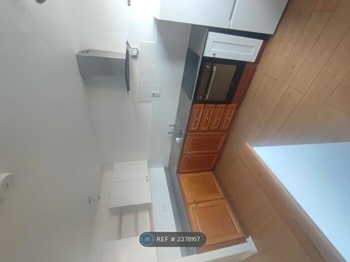 2 Bedroom Maisonette To Rent In Cliff Street, Sheffield, S11