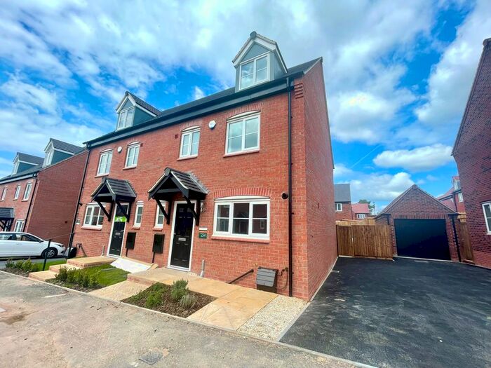 4 Bedroom Town House To Rent In Sandgate Road, Chellaston, Derby, DE73
