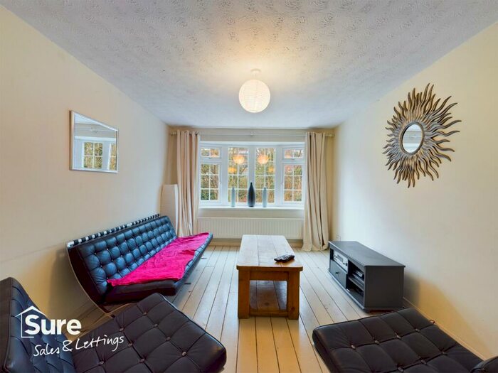 5 Bedroom Town House To Rent In Glendale, Hemel Hempstead, Hertfordshire, HP1