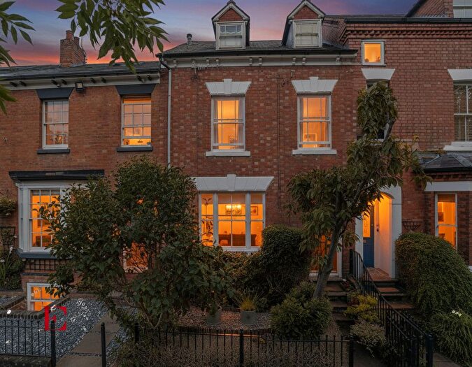 4 Bedroom Town House For Sale In Lower Ladyes Hills, Kenilworth, CV8