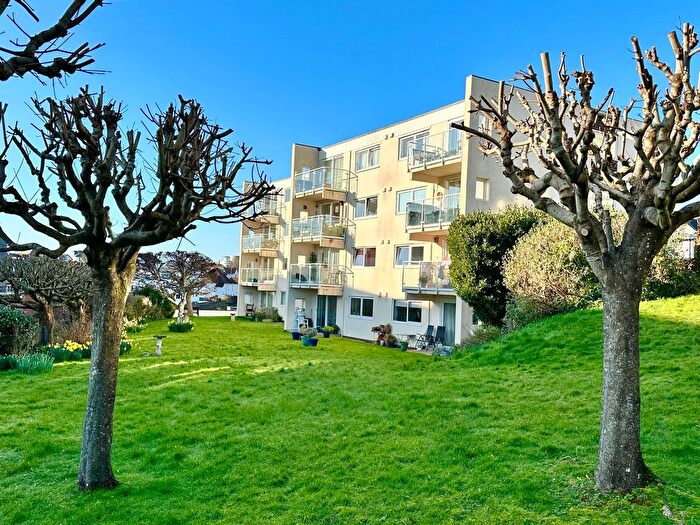 2 Bedroom Flat For Sale In Livermead Hill, Torquay, TQ2