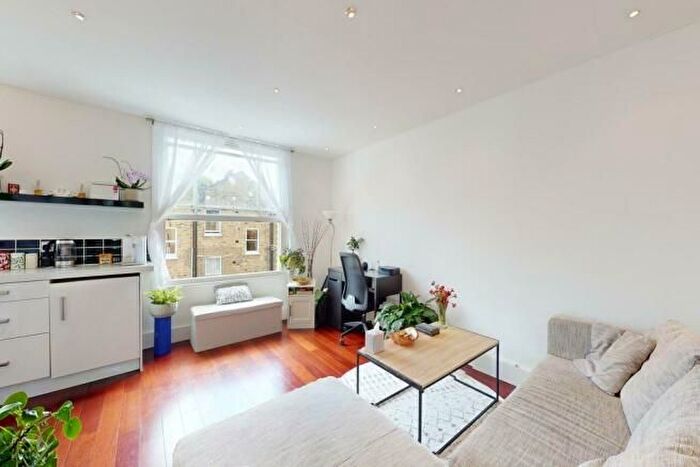 2 Bedroom Flat To Rent In Netherwood Road, London, W14