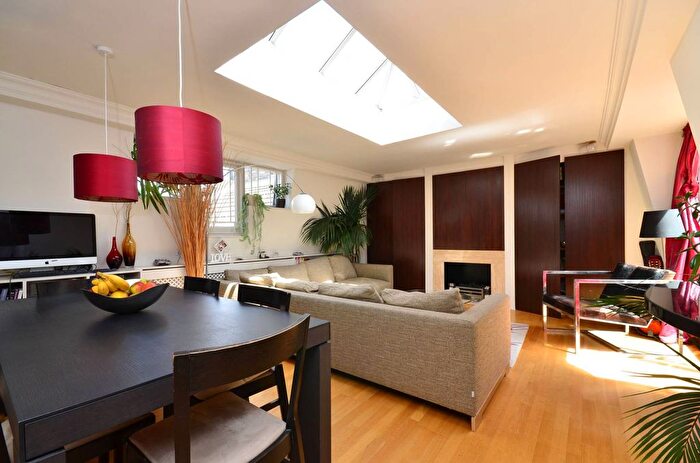 3 Bedroom Flat To Rent In Queens Gate Place, South Kensington, London, SW7