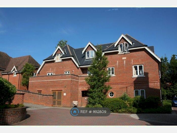 2 Bedroom Flat To Rent In Elim Close, Bishops Waltham, Southampton, SO32