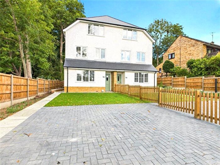 Semi Detached House To Rent In Brambletye Park Road, Redhill, Surrey, RH1