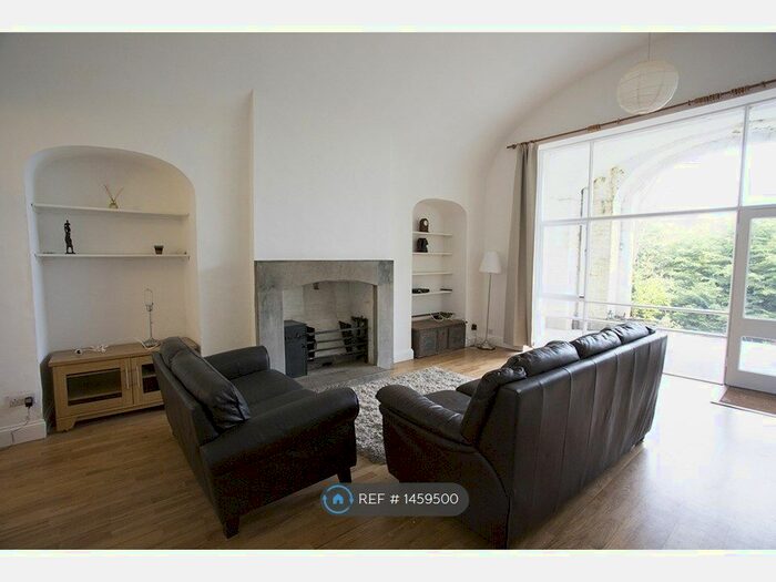 3 Bedroom Flat To Rent In Park Road, Bristol, BS16