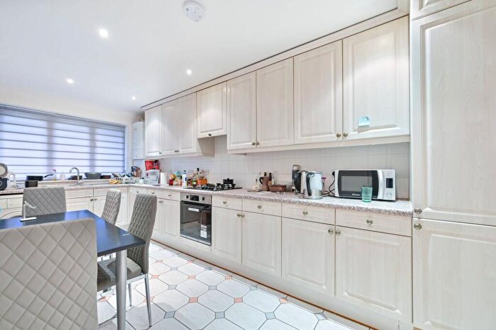 2 Bedroom Flat To Rent In Forty Avenue, Wembley, HA9