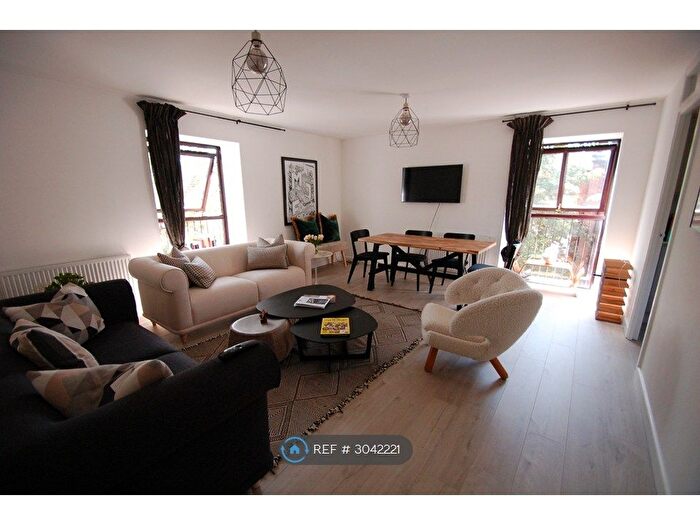 2 Bedroom Flat To Rent In Hendon, London, NW4