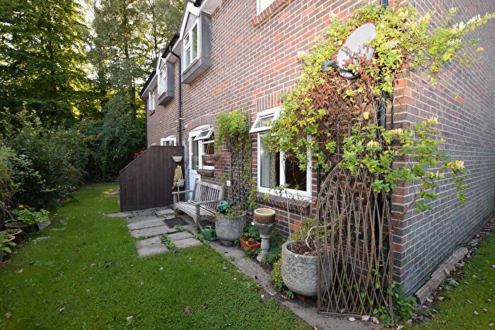 1 Bedroom Apartment For Sale In Gaskell Court, Thornton End, Holybourne, Alton, Hampshire, GU34