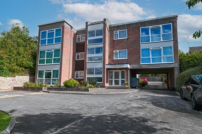 2 Bedroom Flat For Sale In Stakes Hill Road, Waterlooville, PO7