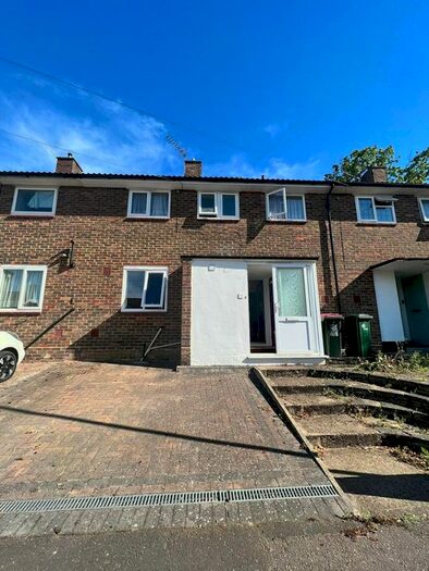 3 Bedroom Property To Rent In Lewes Close, Crawley, RH10