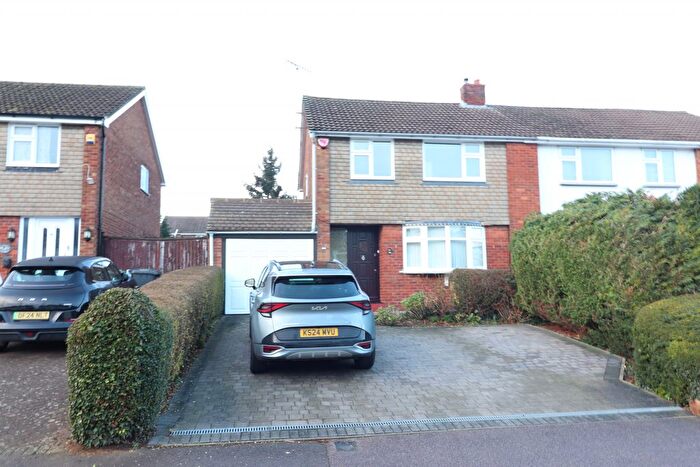 3 Bedroom Semi-Detached House To Rent In Dunsby Road, Luton, LU3
