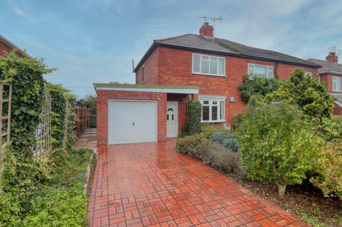 2 Bedroom Semi-Detached House For Sale In Wood Lane, Beckingham, Doncaster, DN10