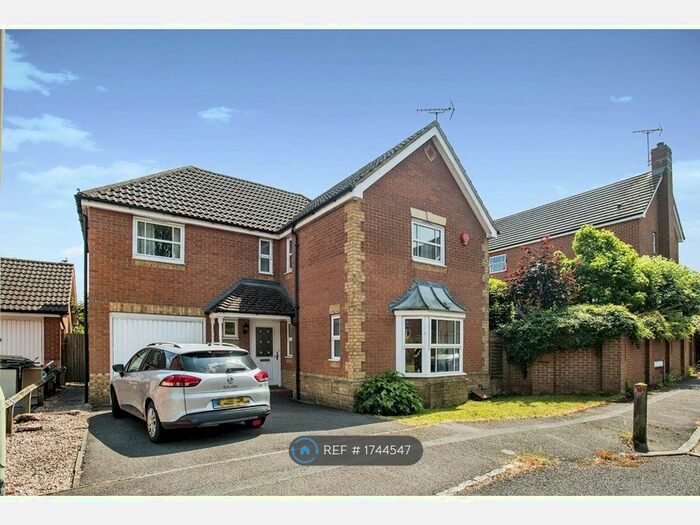 4 Bedroom Detached House To Rent In Bentley Drive, Arborfield, RG2