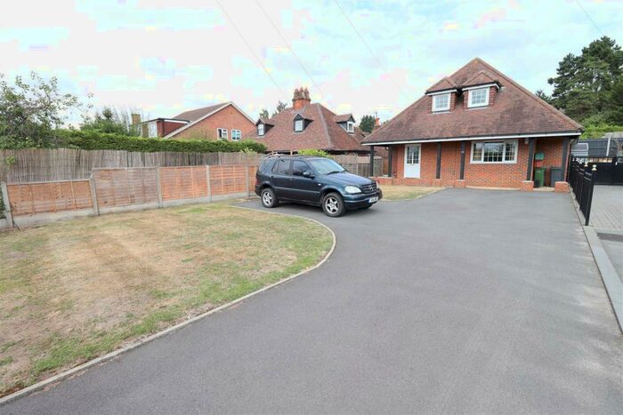 3 Bedroom Detached Bungalow To Rent In Bath Road, Calcot, Reading, RG31