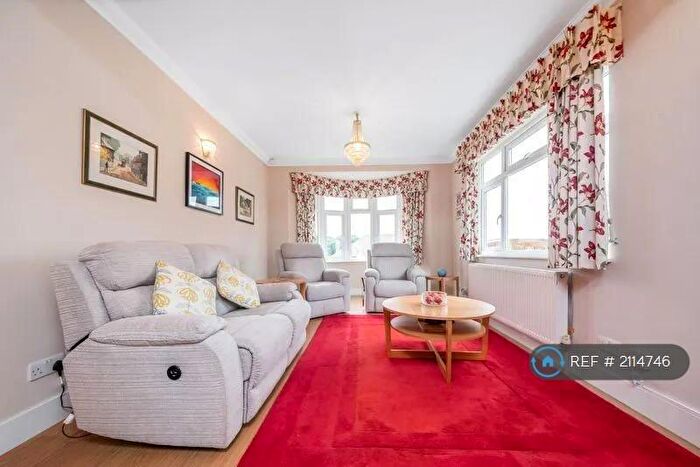 2 Bedroom Bungalow To Rent In Martin Rise, Bexleyheath, DA6