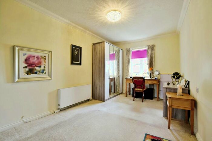 1 Bedroom Apartment For Sale In Hope Road, Sale, Greater Manchester, M33