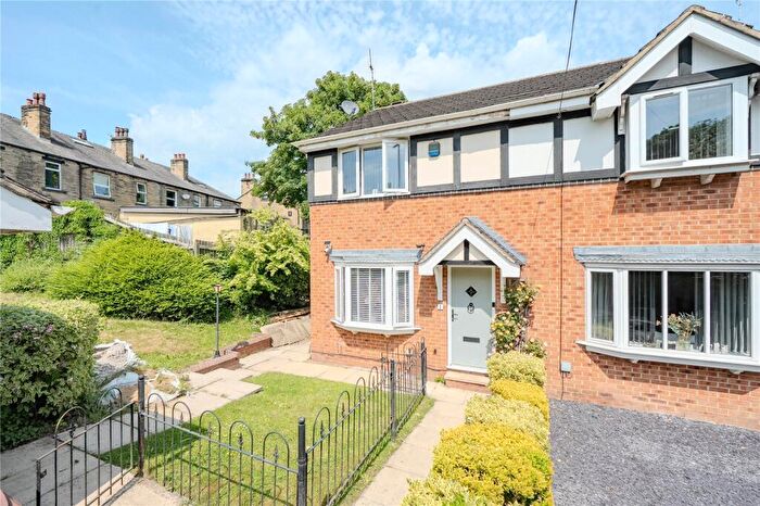3 Bedroom Semi Detached House For Sale In Earlswood Mead, Pudsey, West Yorkshire, LS28