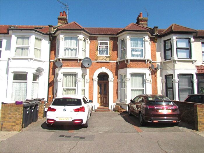 1 Bedroom Apartment To Rent In Cambridge Road, Sevenkings, Ilford, Essex, IG3