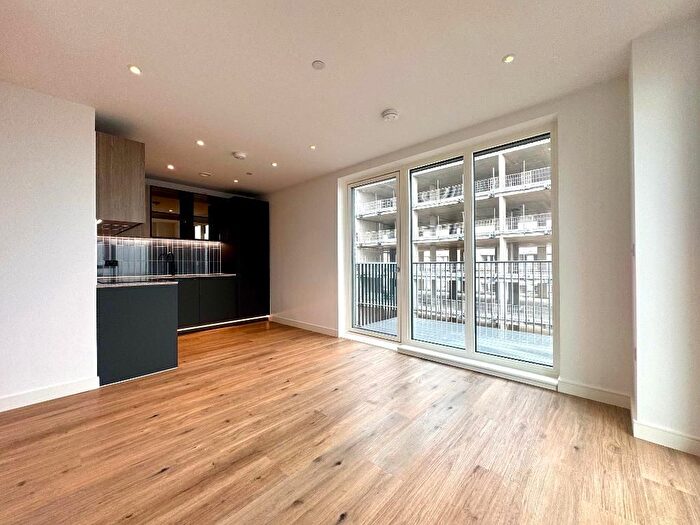 1 Bedroom Flat To Rent In Greenleaf Walk, Southall, UB1