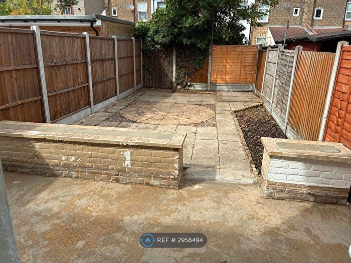 4 Bedroom End Of Terrace House To Rent In Lichfield Road, London, E6