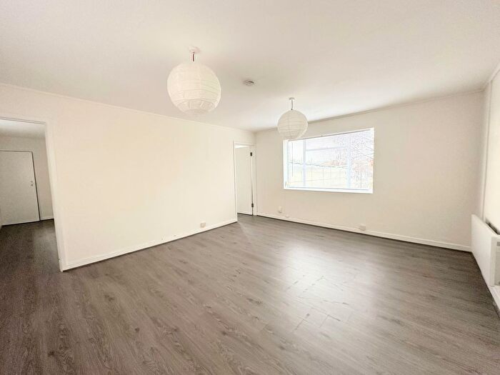 2 Bedroom Flat To Rent In Anglers Lane, London, NW5