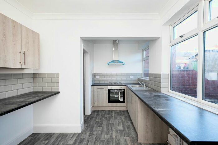 3 Bedroom Semi-Detached House To Rent In St James Gardens, Doncaster DN4