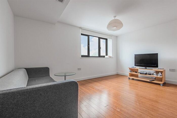 1 Bedroom Apartment To Rent In Greenhouse, Leeds, LS11